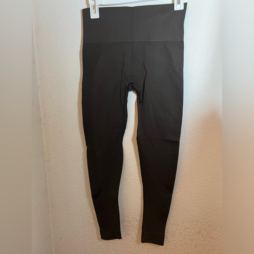 SET Active Sculptflex Leggings in a brown color.